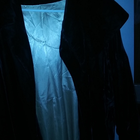 A black long faux fur looking jacket that hits th - Picture 4 of 4